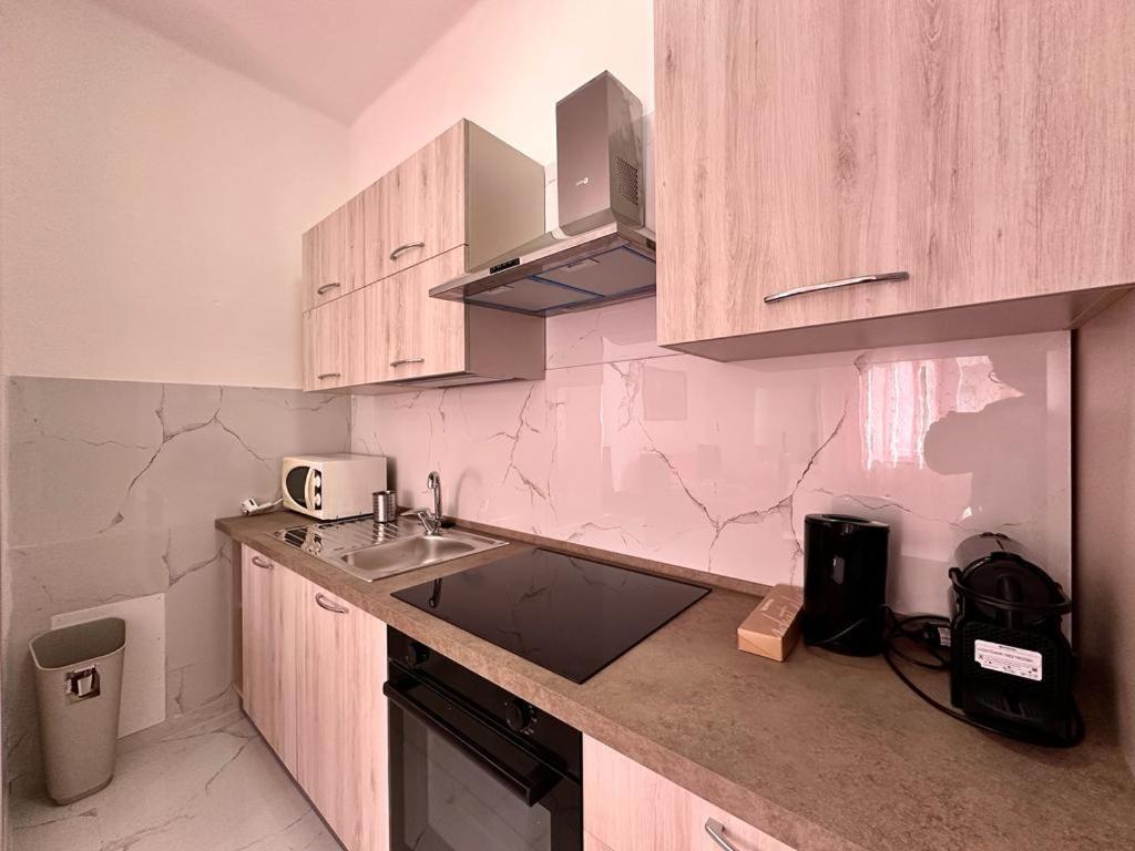 Wh - Dolce Vita - Bilocale - 5 Minuti Dal Centro - Parcheggio Gratuito - Wifi Сан Ремо Екстериор снимка