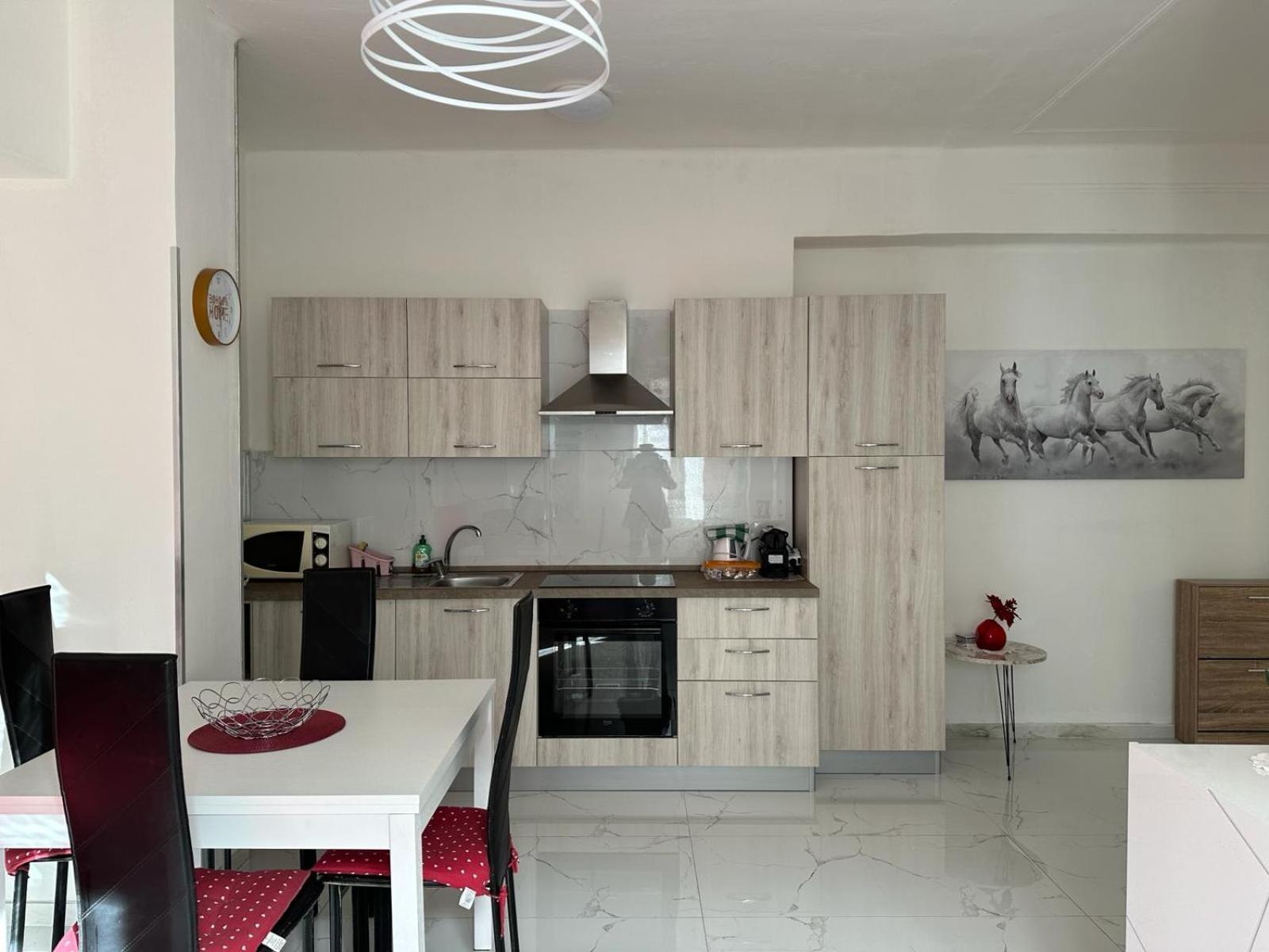 Wh - Dolce Vita - Bilocale - 5 Minuti Dal Centro - Parcheggio Gratuito - Wifi Сан Ремо Екстериор снимка